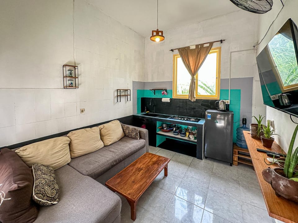 TV and multimedia, Kitchen or kitchenette, Living room, Seating area