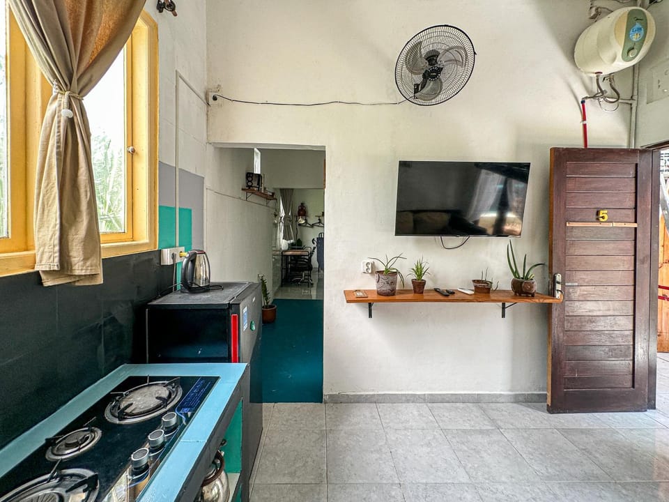 Communal lounge/ TV room, TV and multimedia, Kitchen or kitchenette, stove