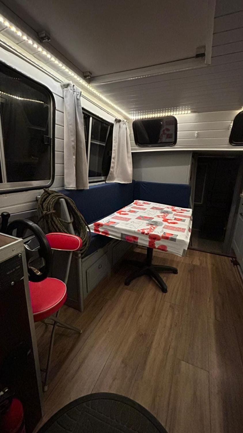 Agréable bateau péniche Docked boat in Ploërmel