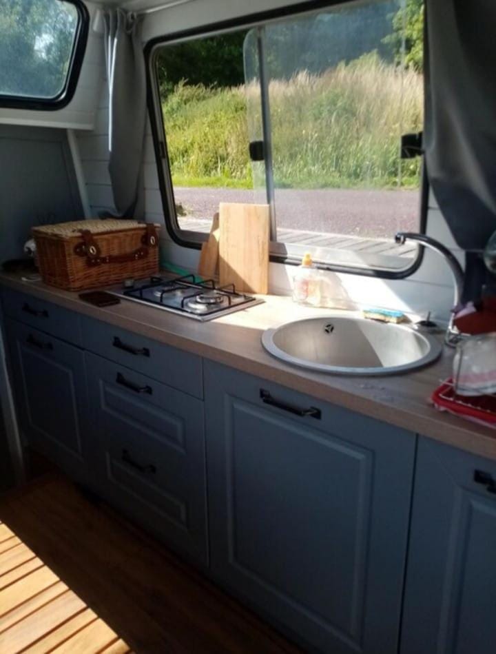 Agréable bateau péniche Docked boat in Ploërmel