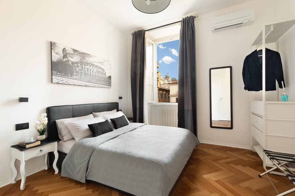 Pantheon Winning Position Apartment in Rome