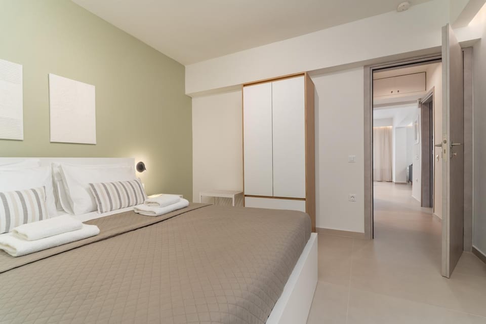 Bed, Photo of the whole room, Bedroom, towels, wardrobe