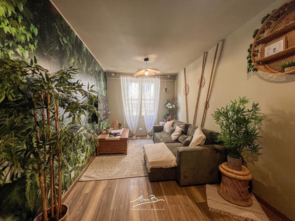 Communal lounge/ TV room, Living room, Seating area