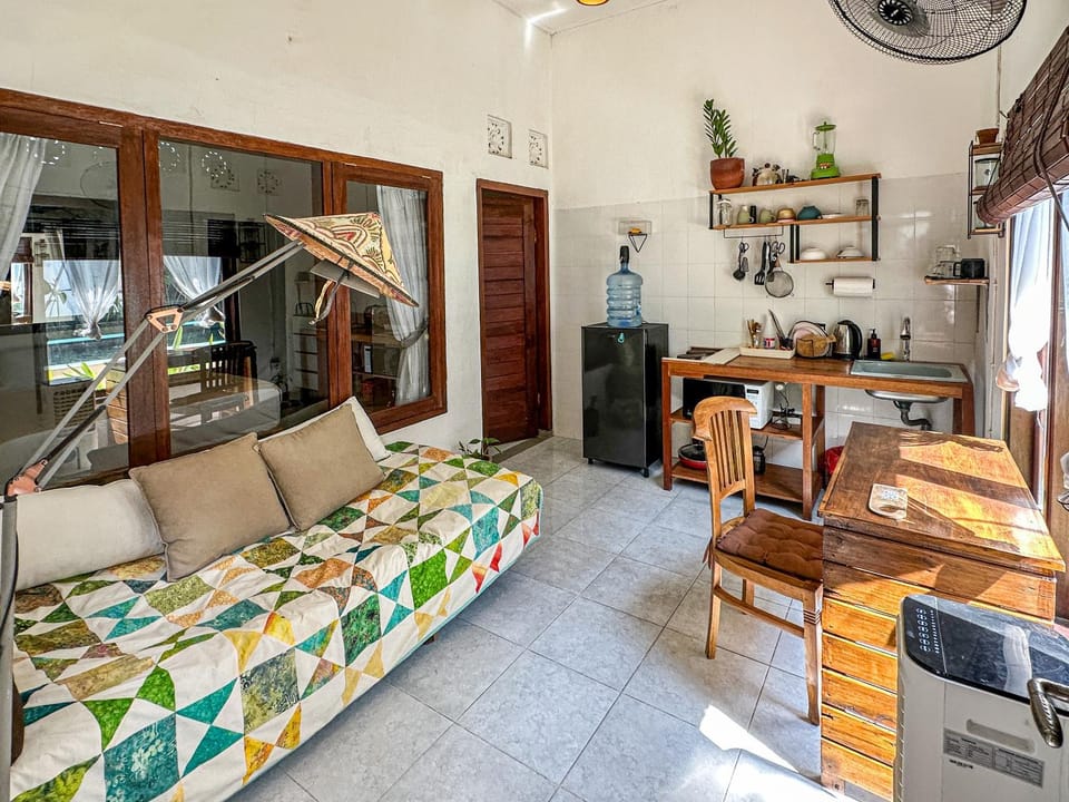 Kitchen or kitchenette, Photo of the whole room, Seating area, Dining area