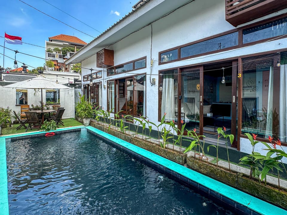 Property building, Day, Garden, Garden view, Pool view, Swimming pool