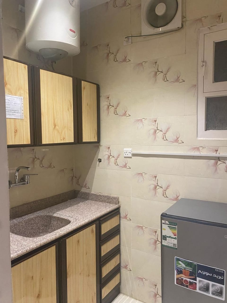 Kitchen or kitchenette, oven