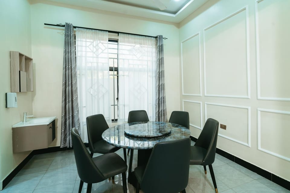 Dining area, Food