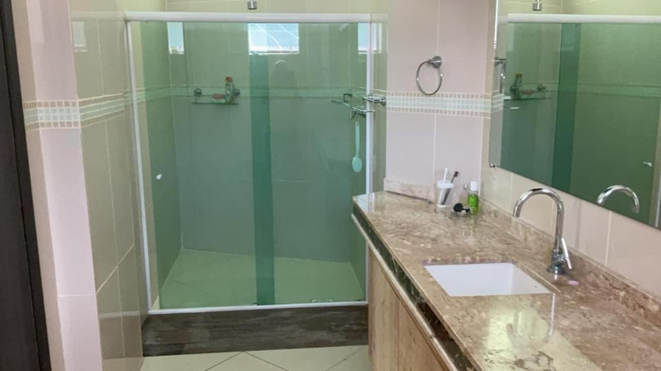 suite em condominio Bed and Breakfast in Belém