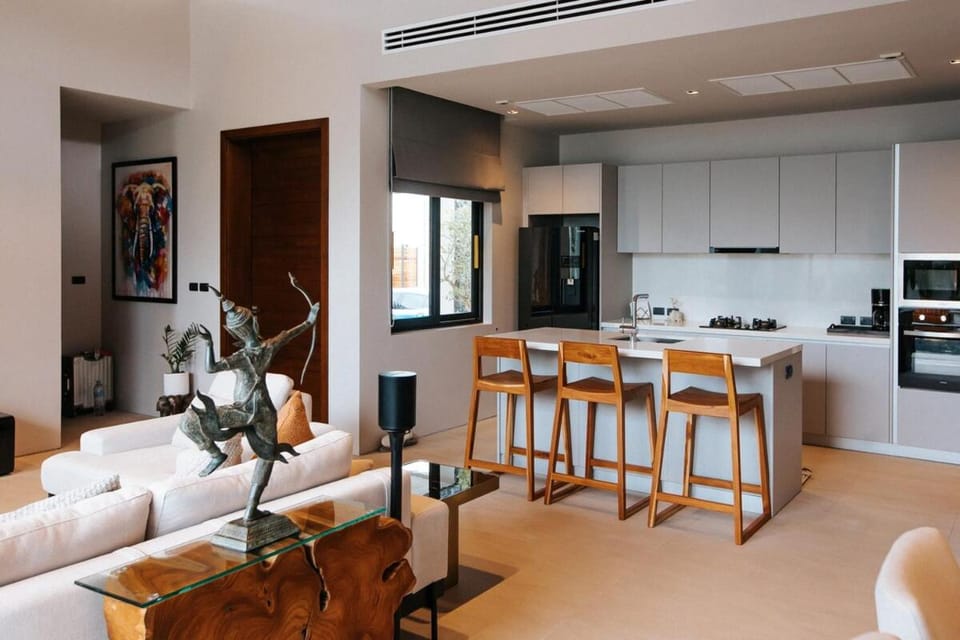 Botanic Modern loft Villa Private Pool 10 min BangTao Villa in Thep Krasatti