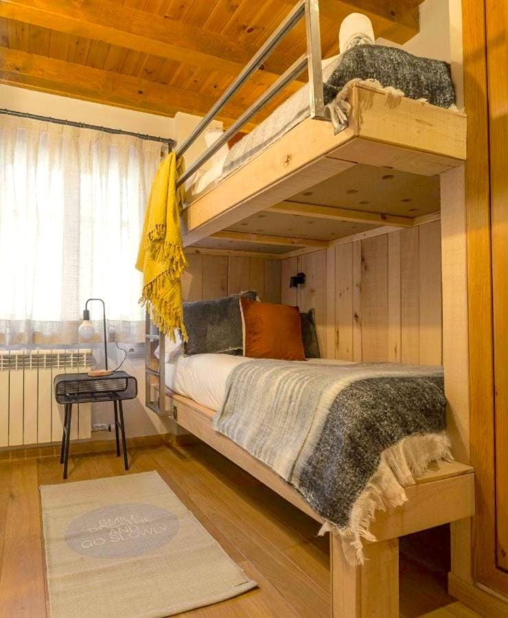 Apartament familiar de luxe i balcó amb vistes by RURAL D'ÀNEU Apartment in Catalonia