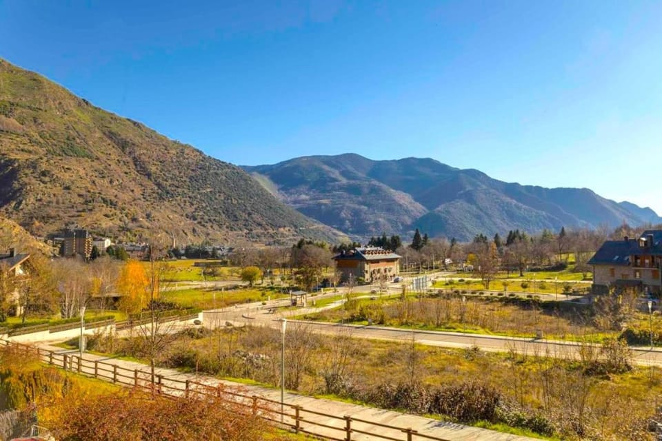 Apartament familiar de luxe i balcó amb vistes by RURAL D'ÀNEU Apartment in Catalonia
