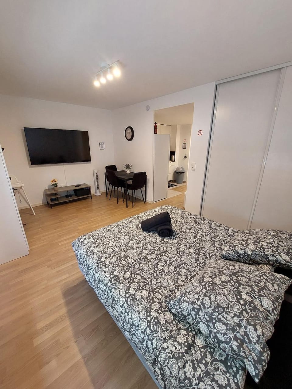 Cosy Home 4 - Spacieux studio avec parking - 30 min Paris Apartment in Cergy