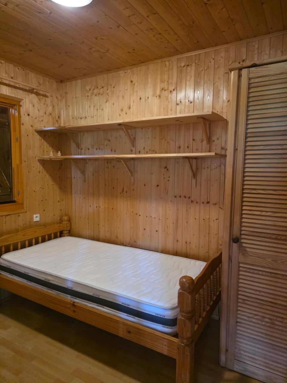 Chalet with beautiful lake view 6B Chalet in Provence-Alpes-Côte d'Azur