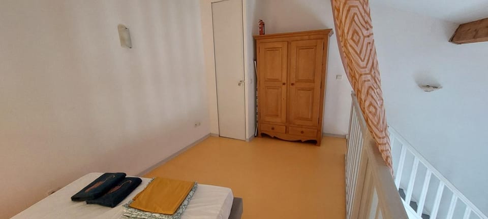 Bedroom, wardrobe
