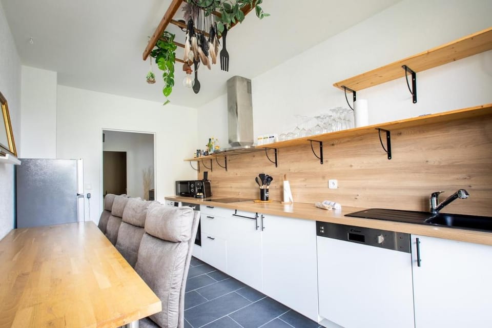Kitchen or kitchenette, Dining area, dishwasher, stove
