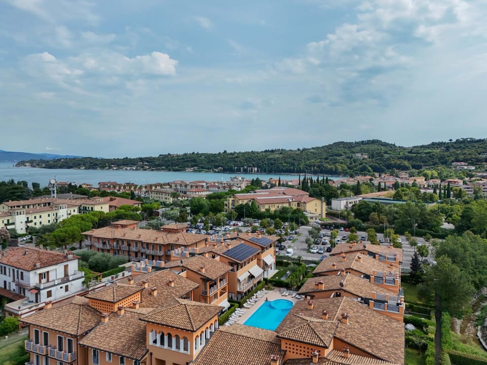 Day, Bird's eye view