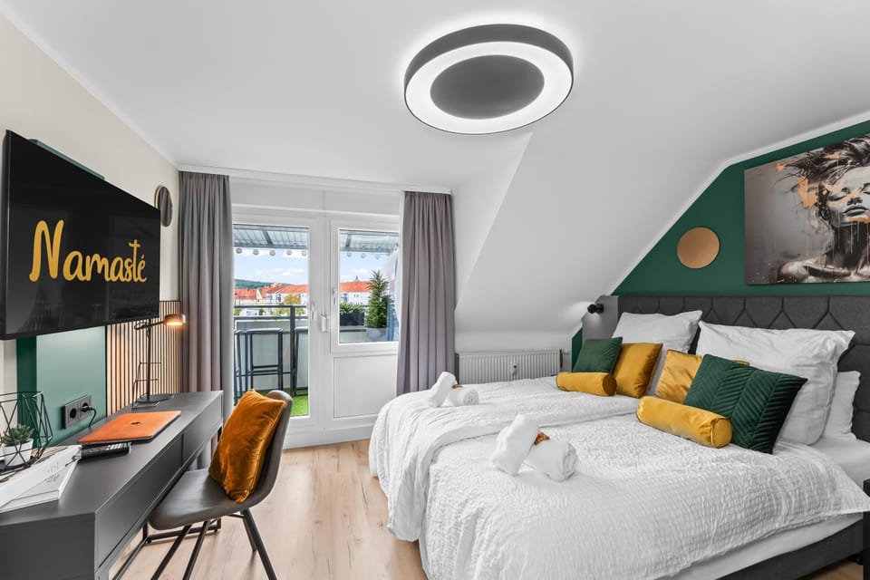 Bed, Photo of the whole room, Bedroom, towels