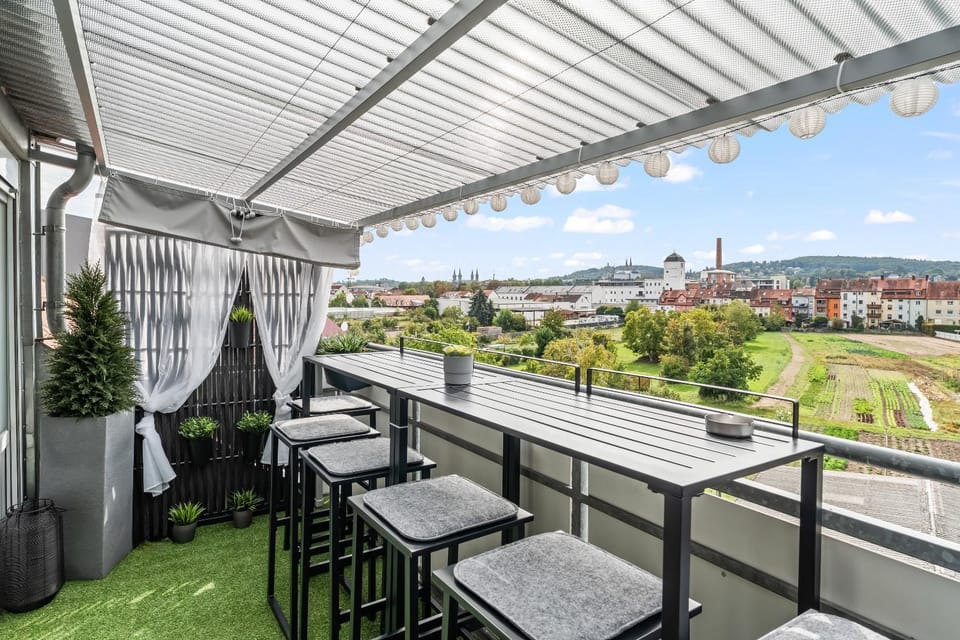 Patio, Day, Natural landscape, View (from property/room), Balcony/Terrace, City view