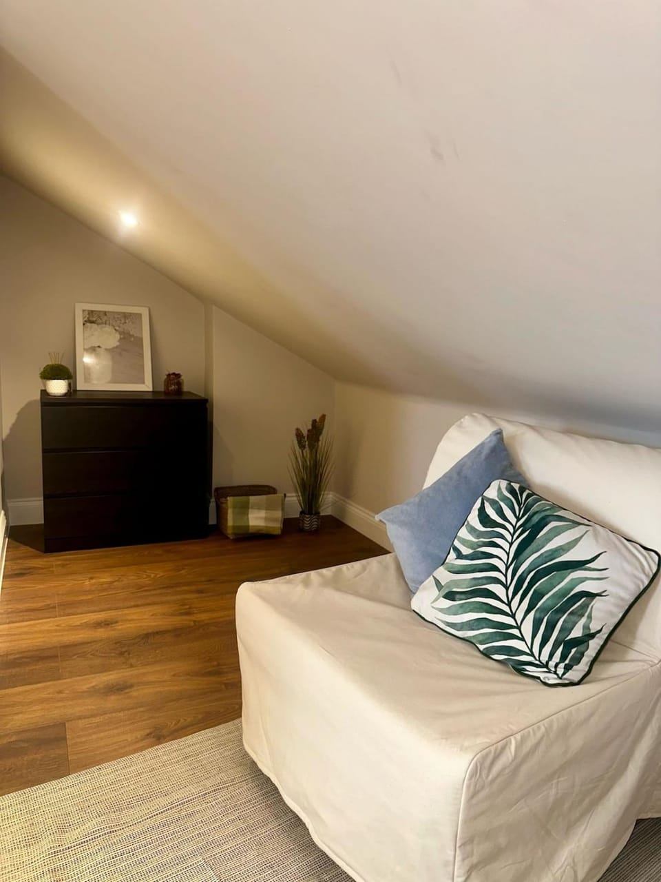 Stylish Bright loft Studio in Ealing Apartment in London Borough of Ealing