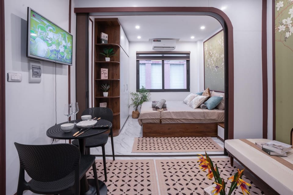 Bed, TV and multimedia, Living room, Photo of the whole room, Seating area, Dining area, Evening entertainment, Bedroom