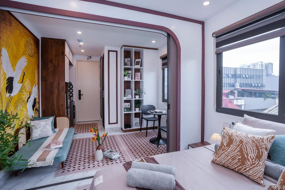 Bed, TV and multimedia, Living room, Photo of the whole room, Seating area, Bedroom