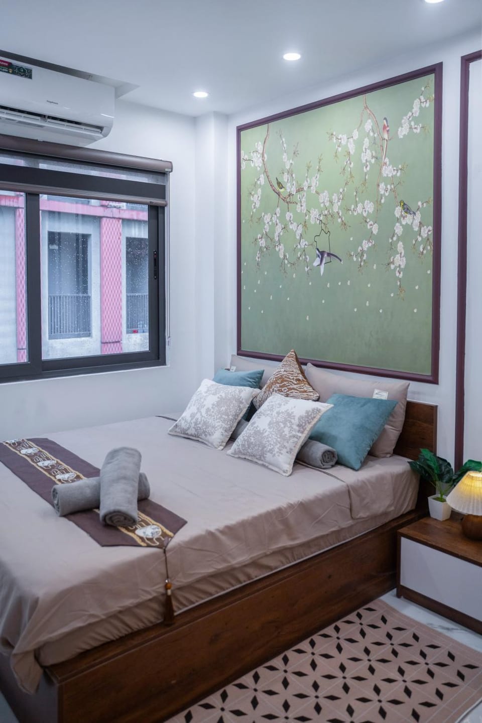 Bed, Living room, Photo of the whole room, Seating area, Bedroom