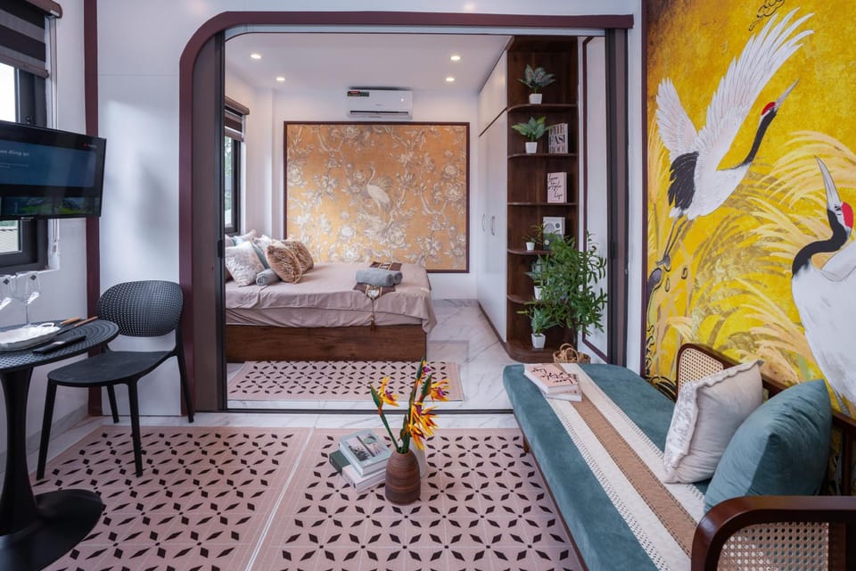 Bed, TV and multimedia, Living room, Photo of the whole room, Seating area, Bedroom, air conditioner