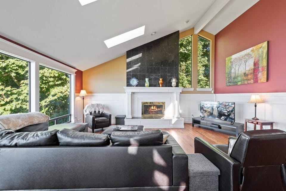 Beautiful Puget Sound Waterfront Villa Villa in Federal Way