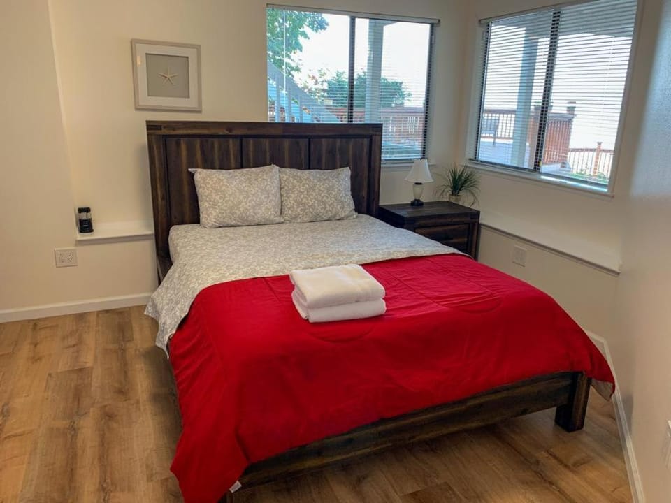 Beautiful Puget Sound Waterfront Villa Villa in Federal Way