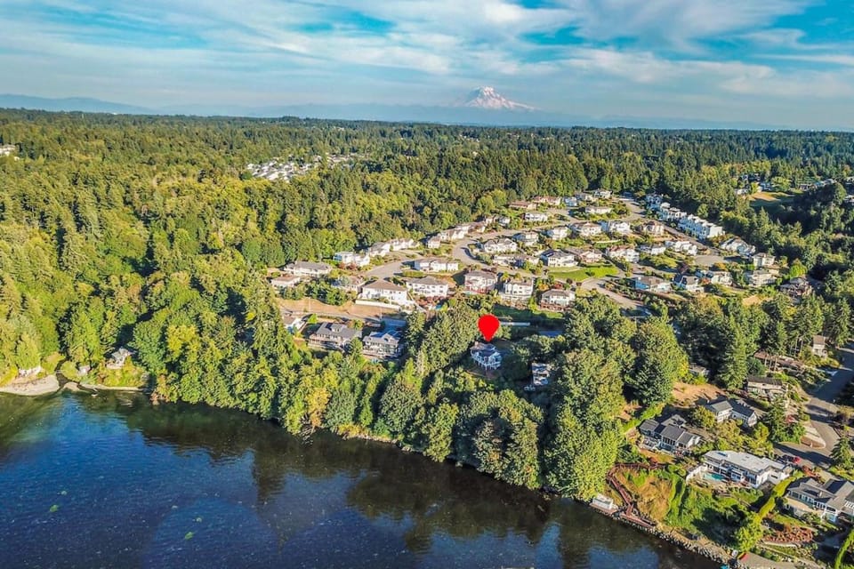 Beautiful Puget Sound Waterfront Villa Villa in Federal Way