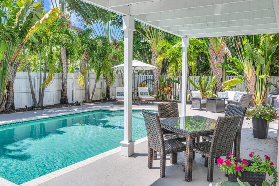 Dream Tropical Pool House Delray Beach near Ocean House in Delray Beach