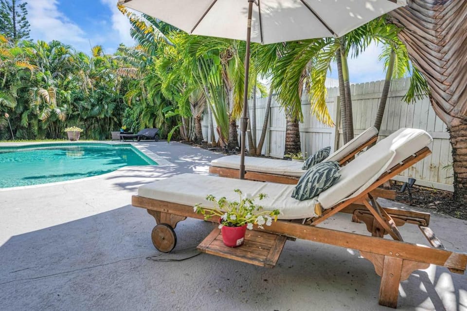 Dream Tropical Pool House Delray Beach near Ocean House in Delray Beach