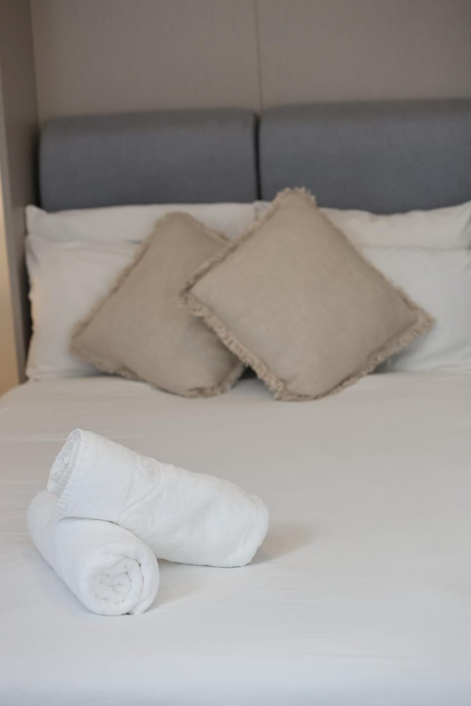 Bed, towels