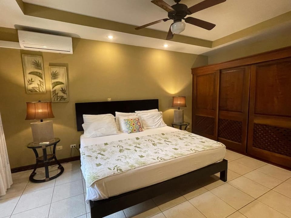 Beachfront Sunset Getaway Apartment in Jaco