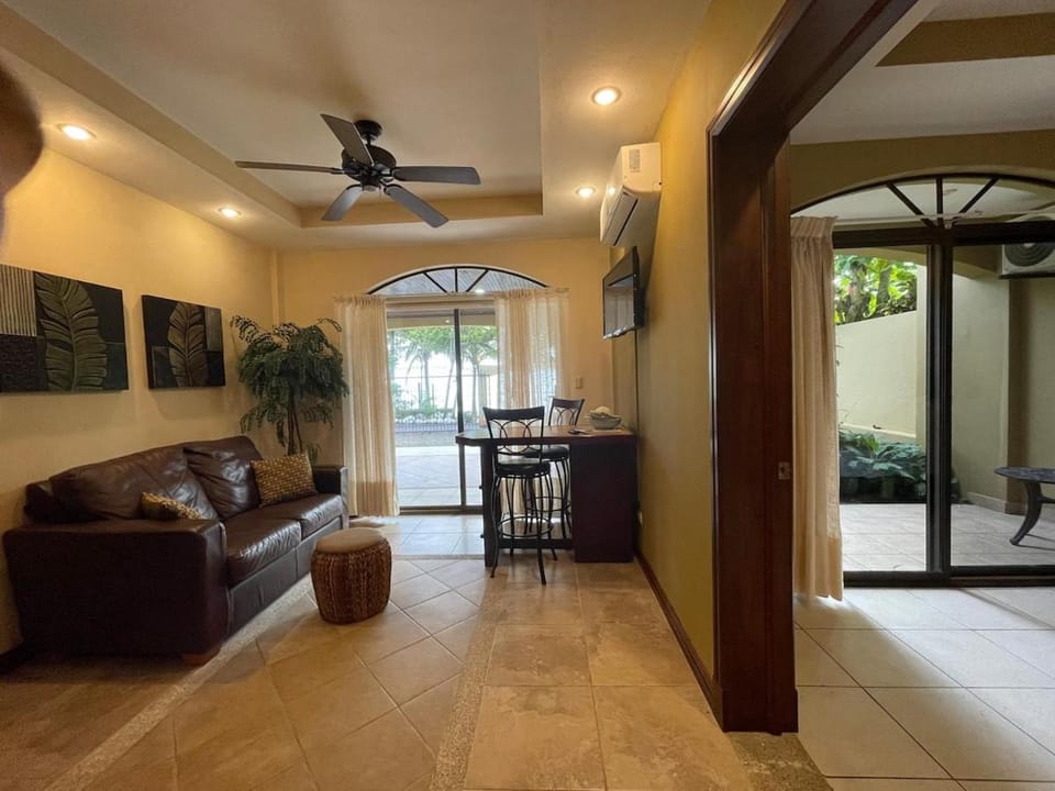 Beachfront Sunset Getaway Apartment in Jaco