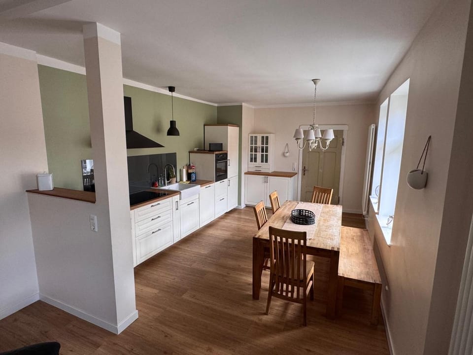 Dining area, kitchen