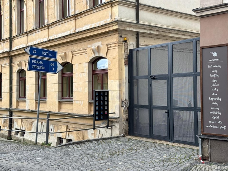 Facade/entrance