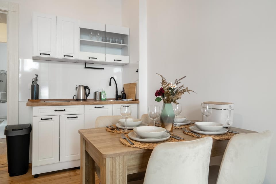 Coffee/tea facilities, Dining area, minibar, oven, pet friendly, stove, toaster, toaster