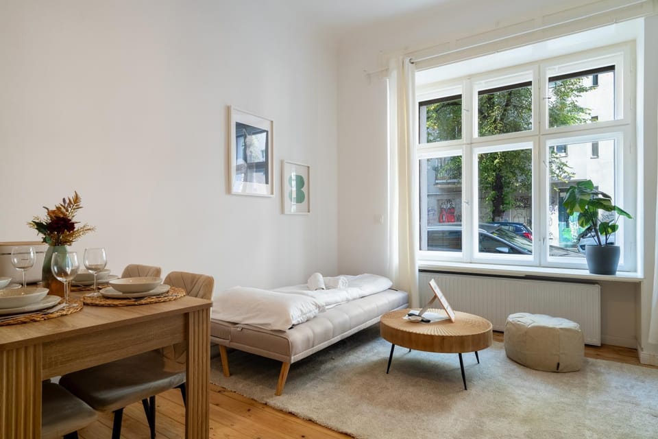 Bed, Living room, Photo of the whole room, Seating area, towels