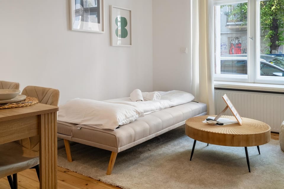 Bed, Living room, Photo of the whole room, Seating area, towels