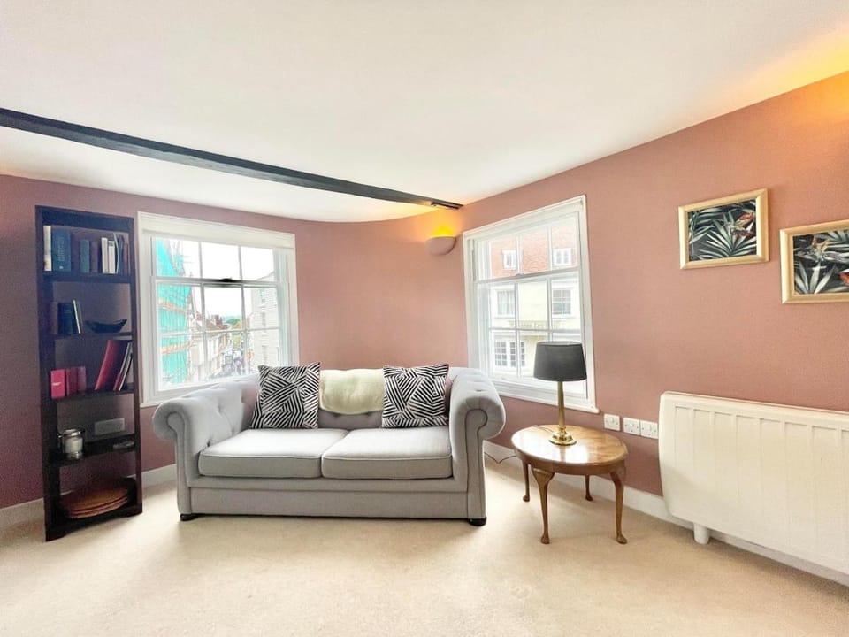Library, Living room, Seating area