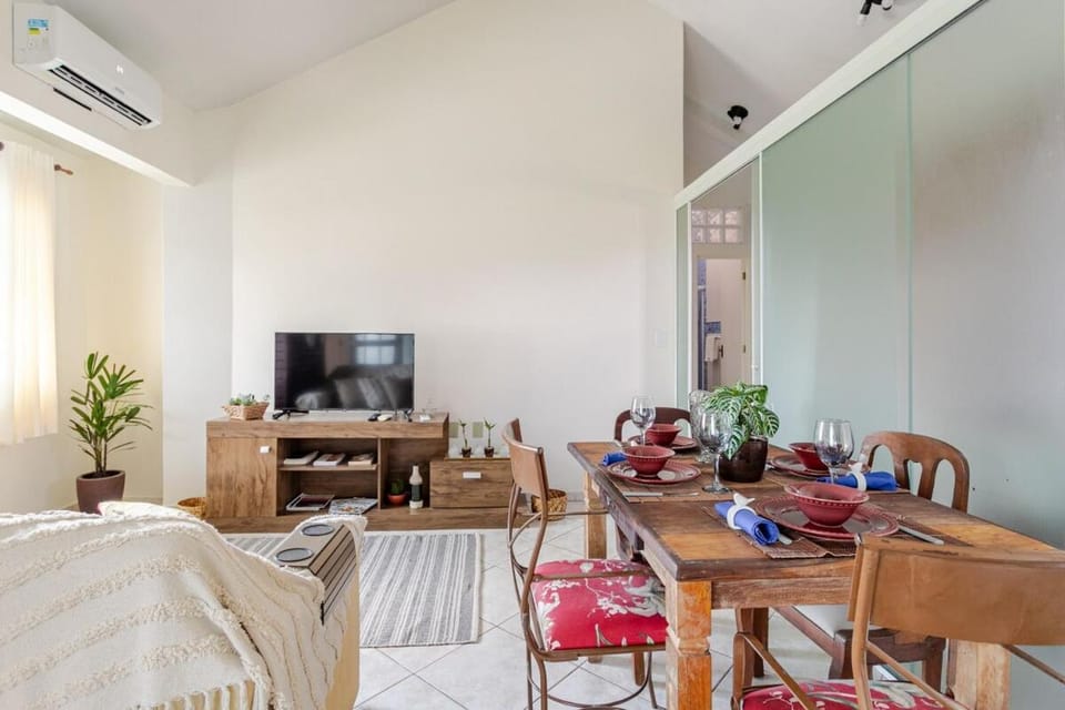 Communal lounge/ TV room, TV and multimedia, Living room, Seating area, Dining area