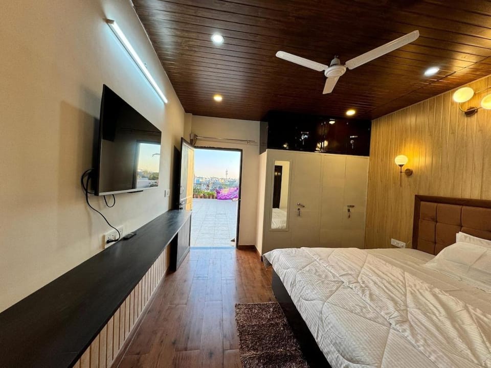 Kukisaa Homestay with Private Terrace Garden Apartment in Jaipur