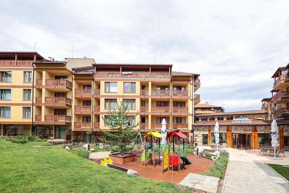 Stylish 1BR-AirCon-Balcony-Walk to Ski Lift & Spa Apartment in Bansko