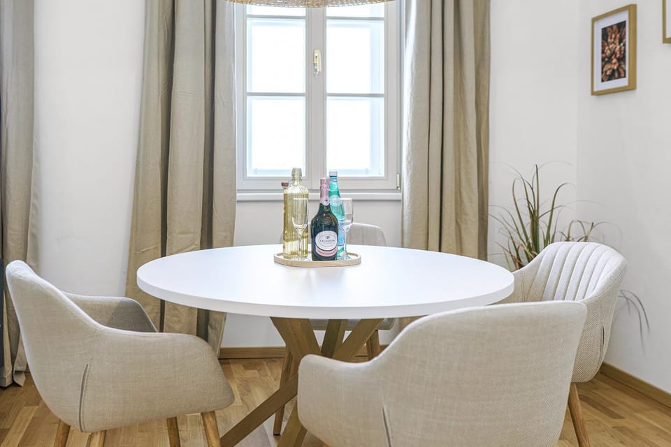 Dining area, Food