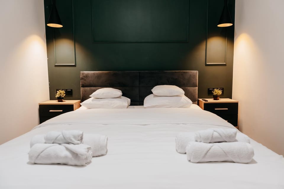 Bed, Photo of the whole room, Bedroom, towels