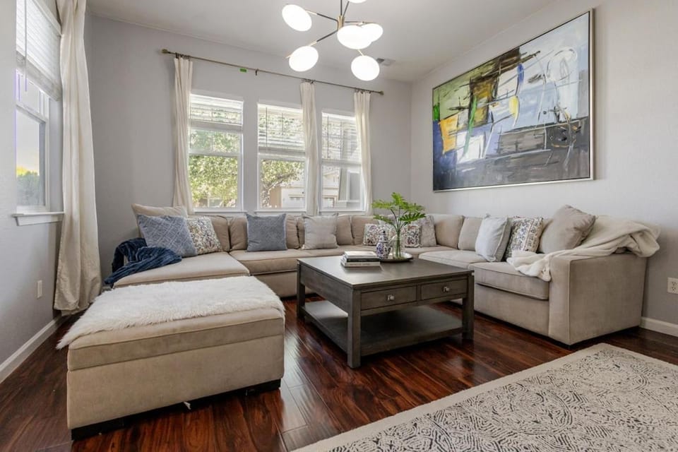 New Reno Retreat 72 Inch TV Office Patio Views House in Reno