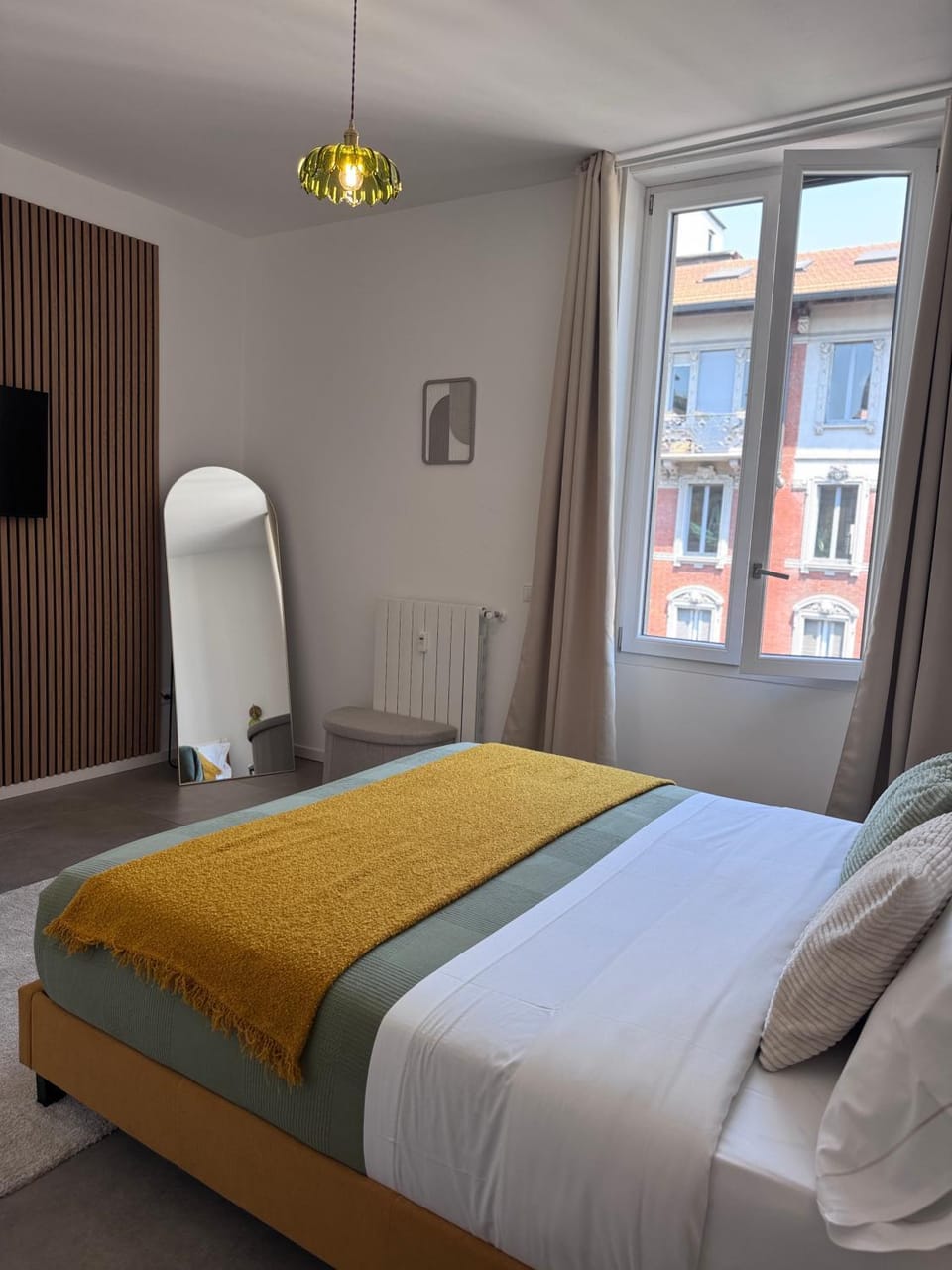 Charming 2 Bed room apartment with private Baths in City Center Apartment in Milan