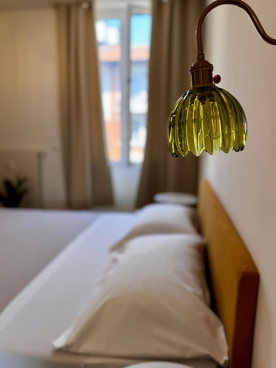 Charming 2 Bed room apartment with private Baths in City Center Apartment in Milan