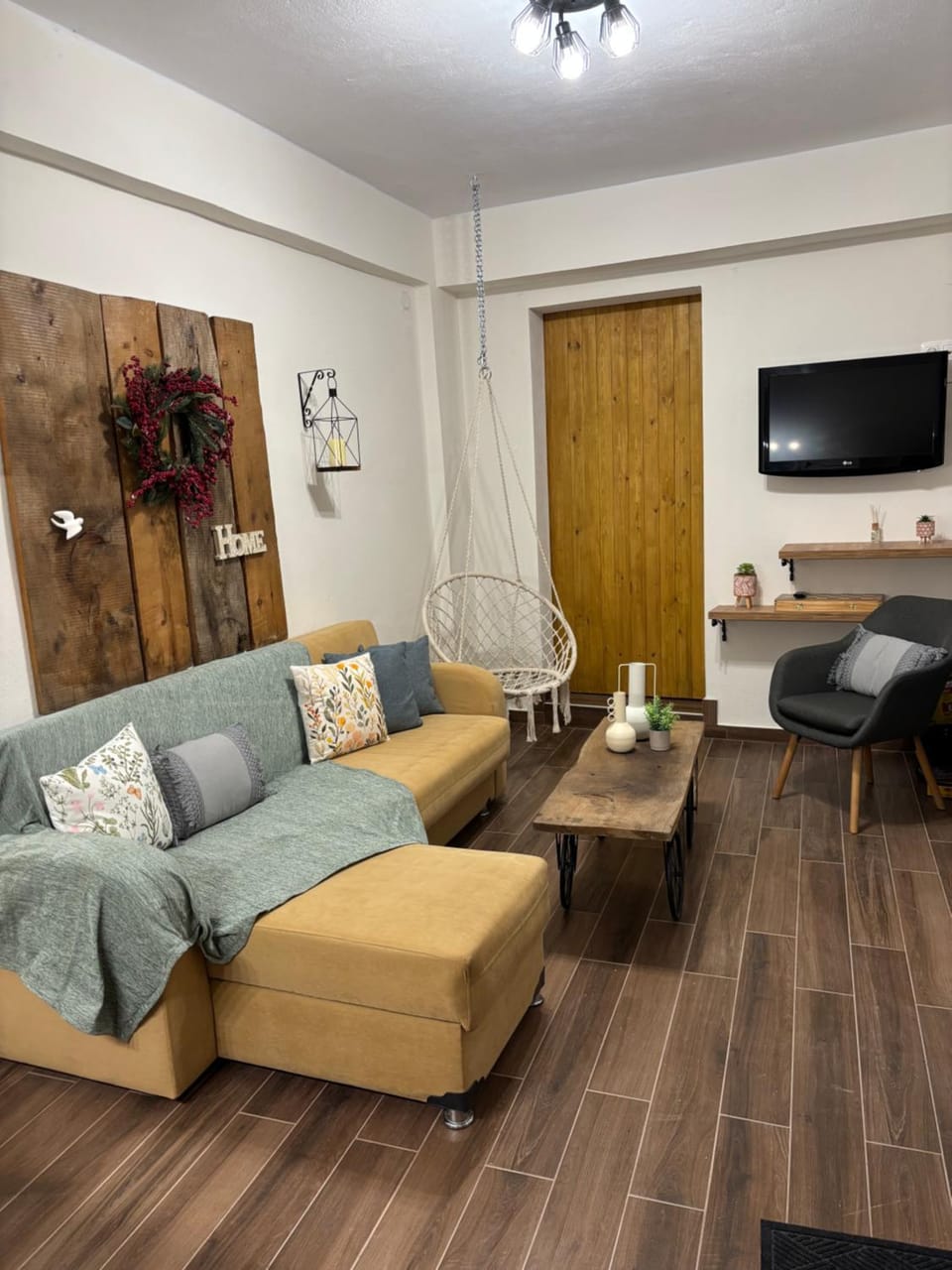 TV and multimedia, Living room, Seating area